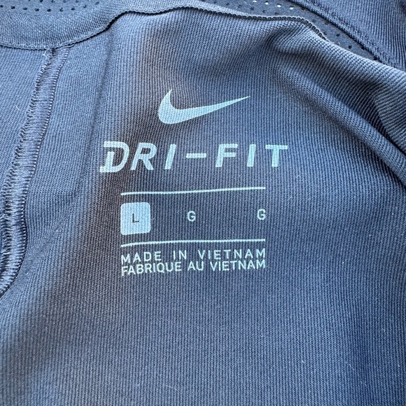 Nike TW Vapor Stripe Block Golf Polo with Tito’s Vodka Logo on Sleeve.  Large - Picture 5 of 6